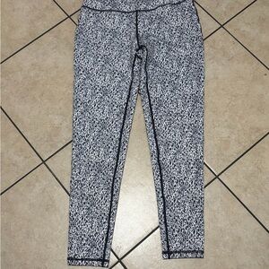 Old Navy Active Black & White Leopard Print Leggings Size Small